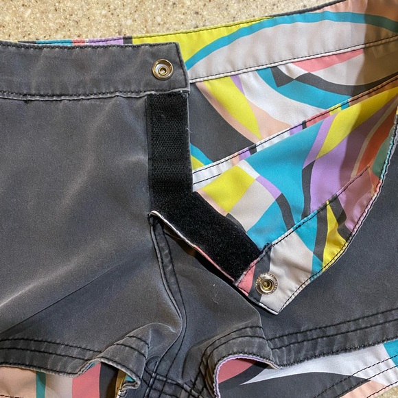 Roxy Reversible Shorts, Soft, Velcro closure, snap button, no flaws - Picture 5 of 5